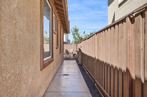 767 Red Barn Pl, Lathrop CA  95330-8975 exterior