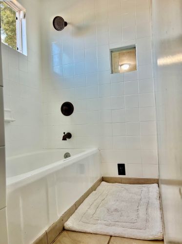 6035 Holway St, Oakland CA  94621-4137 exterior