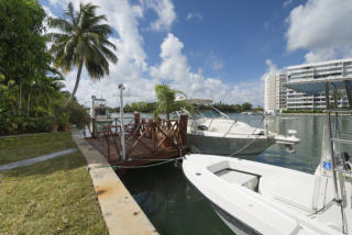 9264 Bay Dr, Miami, FL 33154-3026