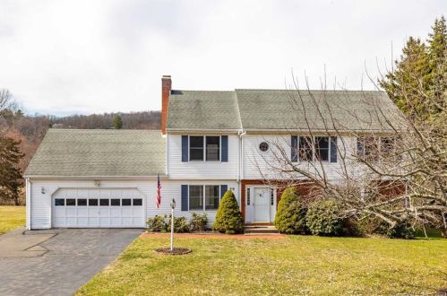 39 Duncaster Rd, Bloomfield, CT 06002-1503