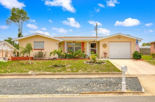 5052 Cardiff Dr, Tarpon Springs, FL 34690-6623