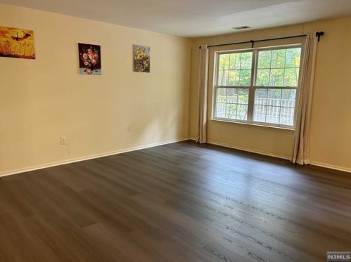 2009 Beatrice Ct, Mahwah NJ  07430-1390 exterior