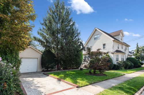 240 Rockaway Tpke, Cedarhurst, NY 11516-1818