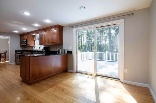 8 Cathedral Cir, Nashua NH 03063-2716 exterior