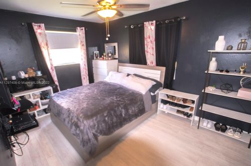 6651 25 St, Hollywood FL 33023-2738 exterior