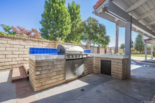 2828 Inyo Cir, Simi Valley CA 93063-2002 exterior