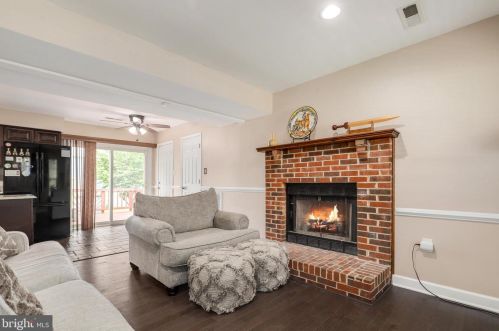 13461 Princedale Dr, Woodbridge VA  22193-3865 exterior