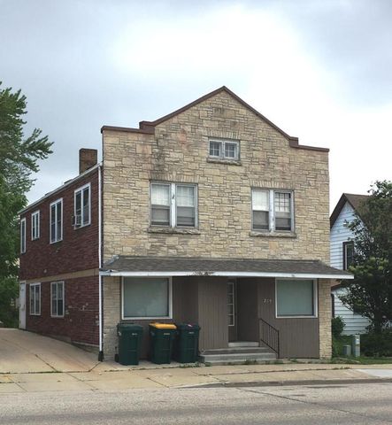 214 Kettle Moraine Dr, Slinger WI  53086-9501 exterior