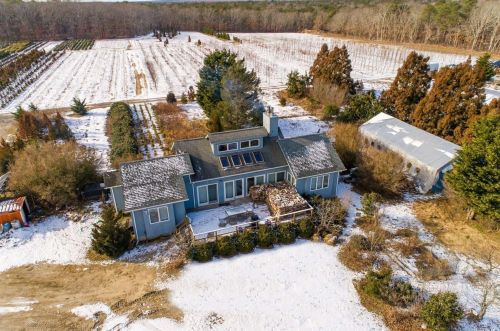 228 Old Country Rd, Eastport, NY 11941-1423
