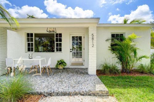 5812 Garden Ave, West Palm Beach, FL 33405-3706