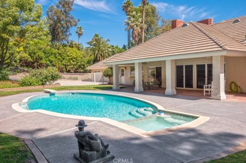 1520 Bonita Vista Dr, San Bernardino CA  92404-2104 exterior