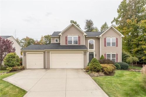 9254 Ashcroft Ln, Twinsburg, OH 44087-2532