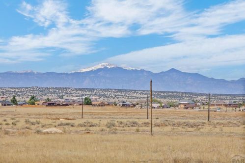 1045 Jaroso Dr, Pueblo CO 81007 exterior