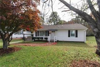 208 Springwood Dr, Burlington, NC 27215-7319