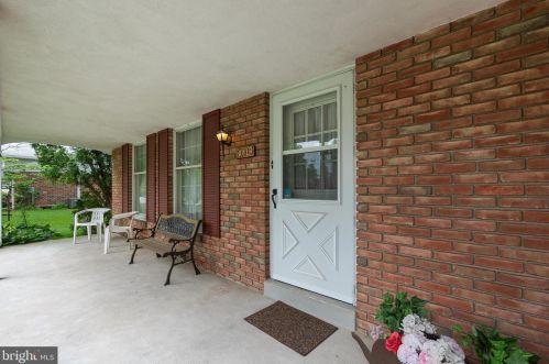 130 Oak St, Gilbertsville, PA 19525-9412