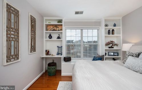 7226 Lyndam Hill Cir, Lorton VA  22079-4509 exterior