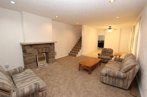 1910 Wayne St, Pittsburgh, PA 15218-2443