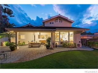 422 Akoakoa Pl, Kailua, HI 96734-3908