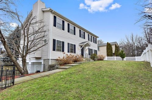 70 Bolton Ave, White Plains, NY 10605-2421