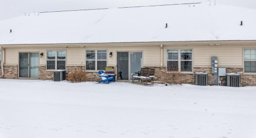 2133 Royal Crest Cir, Green Bay, WI 54311-5309