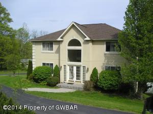 193 Kingswood Dr, Dallas, PA 18612-1432