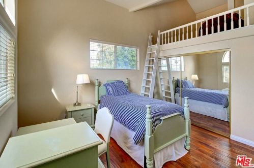 5100 Noble Ave, Van Nuys CA 91402-4509 exterior