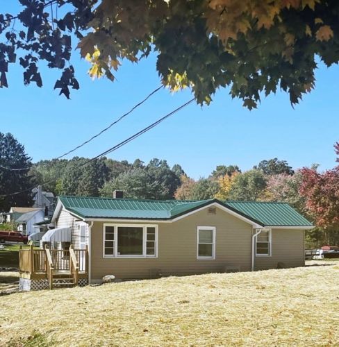 3956 Hollow Rd, New Castle, PA 16101-6563