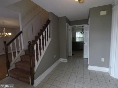 2 Presidential Dr, Berlin Boro NJ  08009-1358 exterior