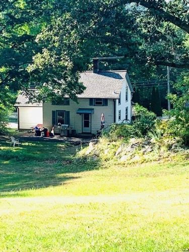 108 Falls Rd, Moodus, CT 06469-1212