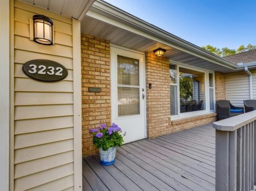 3232 Aquila Ln, Minneapolis, MN 55426-3709