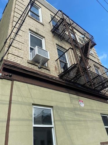 749 223rd St, Bronx, NY 10466-6200