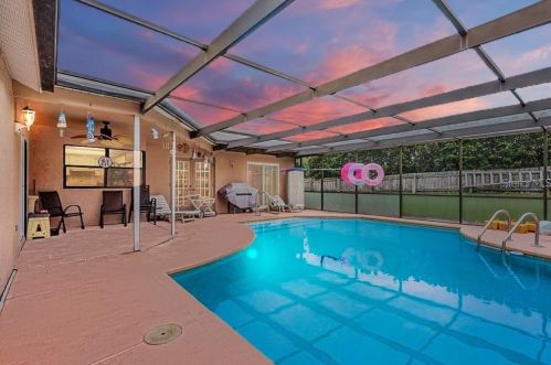 7012 Melrose Ct, Port Richey, FL 34668-6826