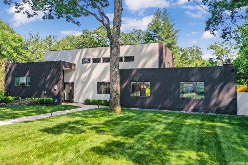 2 Split Tree Rd, Scarsdale, NY 10583-7916