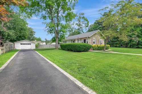 23 Oak St, Lake Grove, NY 11755-2931