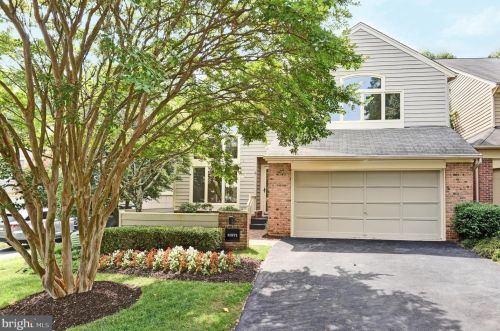 11571 Hemingway Dr, Herndon, VA 20194-1246