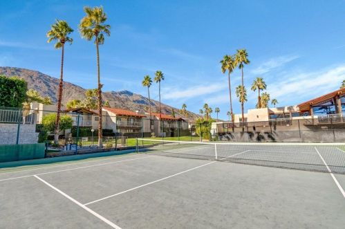 2180 Palm Canyon Dr, Palm Springs CA  92262-2832 exterior