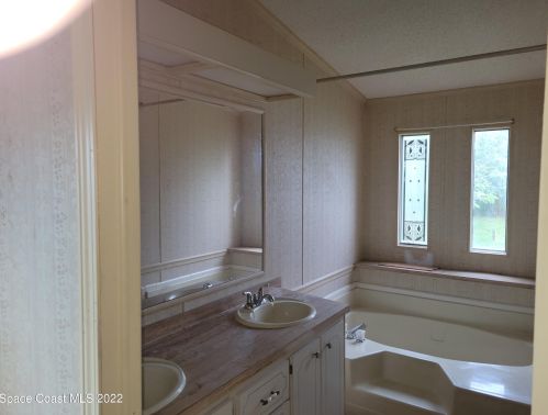 610 Dolphin Cir, Sebastian FL  32976-2591 exterior