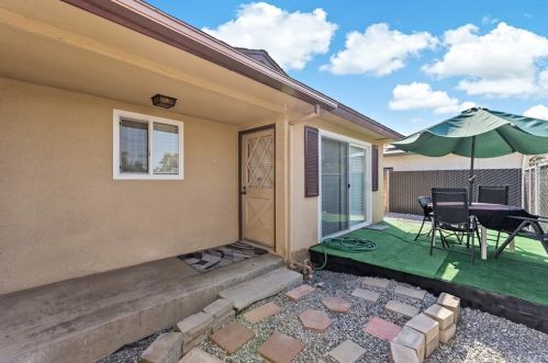 1607 Warner Ave, Fresno, CA 93710-4229