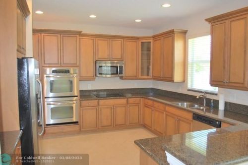 18062 41st St, Hollywood FL  33029-5036 exterior