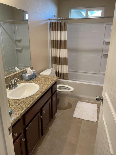 5322 Homan Ave, Fresno, CA 93722-8756