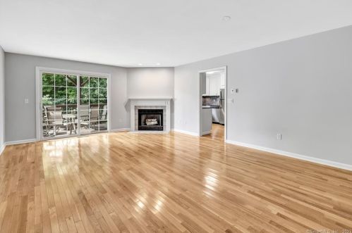 444 Pitkin Holw, Bridgeport, CT 06611-5616