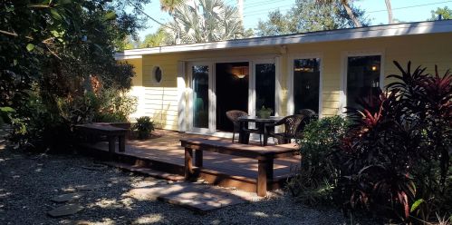 618 Holly Rd, Vero Beach, FL 32963-1459