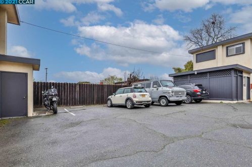 366 45 St, Oakland CA 94609-2259 exterior