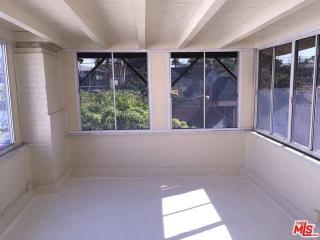 2410 6th Ave, Los Angeles CA  90018-1856 exterior