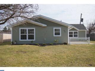 60 Elm Ln, Levittown, PA 19054-3208