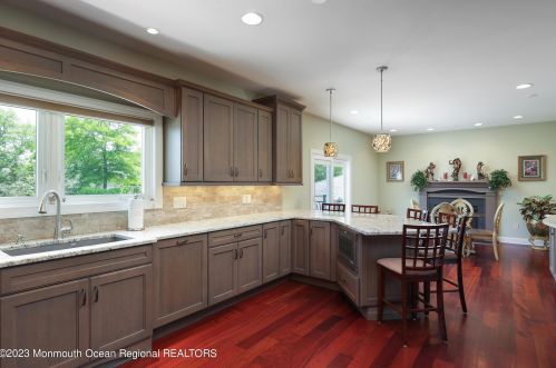 8 Benton Ave, Leonardo NJ  07737-1403 exterior