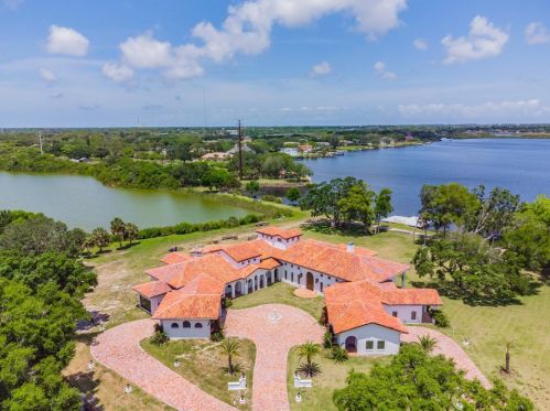 1650 Morrow Rd, Tarpon Springs, FL 34689