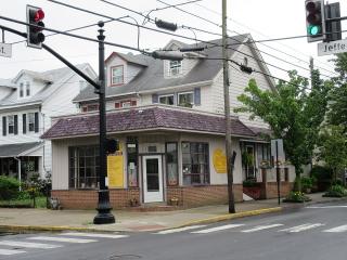 352 Jefferson Ave, Edgely PA  19007-5241 exterior