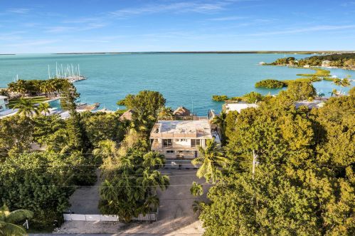 352 Buttonwood Shores Dr, Key Largo, FL 33037-2404