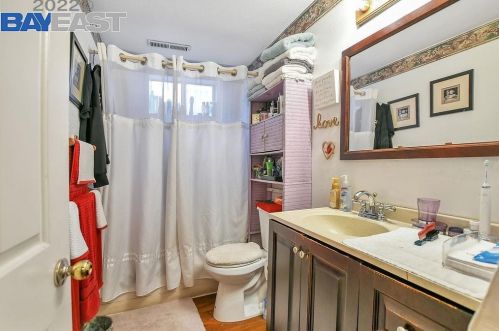 1231 Adeline St, Oakland CA 94607-2810 exterior